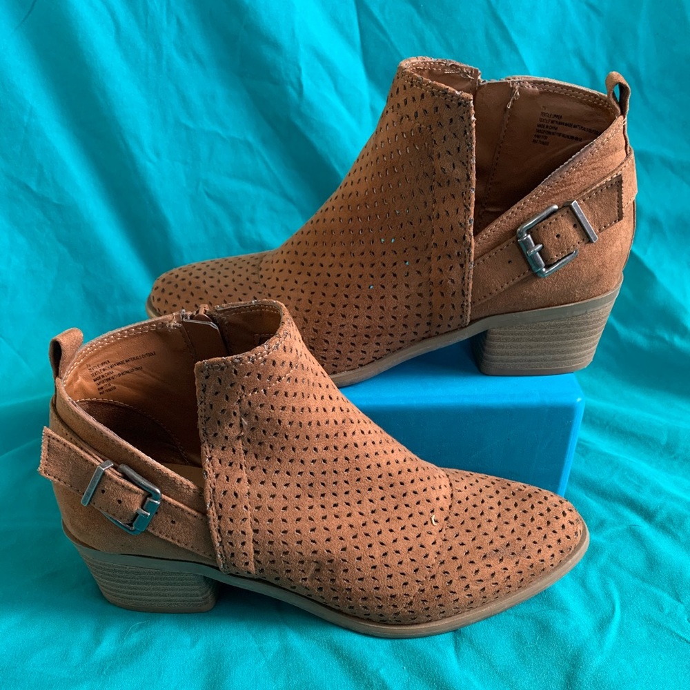 Universal Thread Light Brown Suede Ankle Booties: Size 7.5